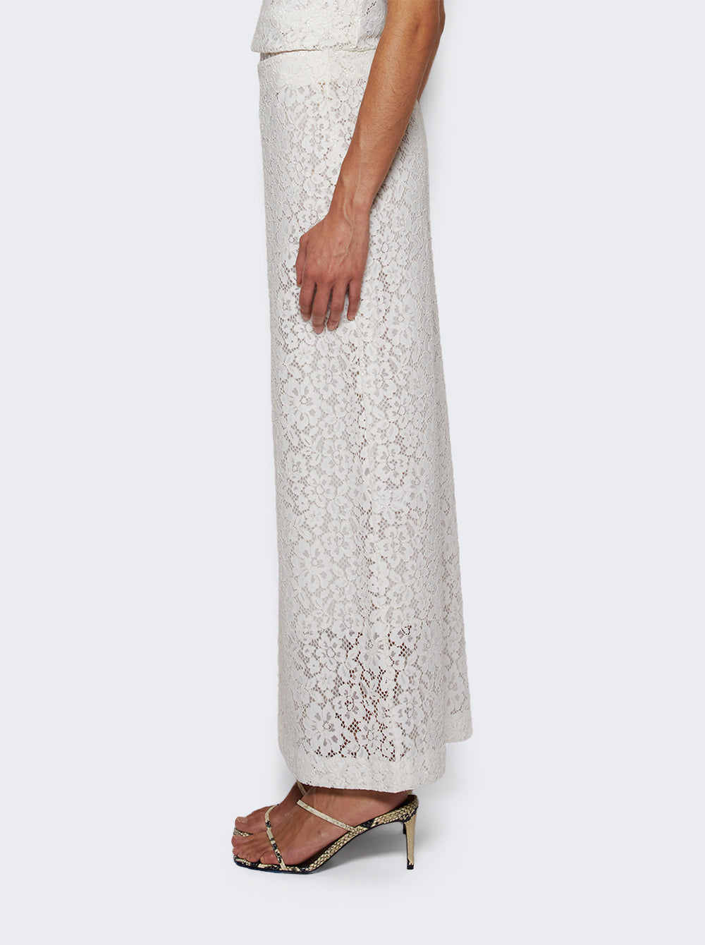 R2515008_White_04.jpg