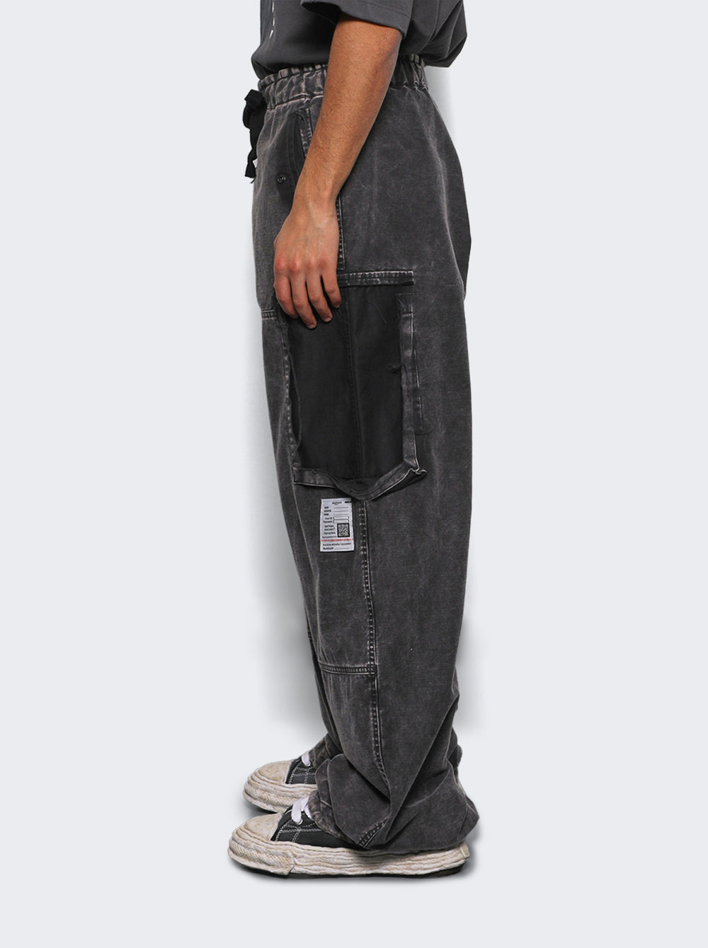 J15PT172_Black_04.jpg