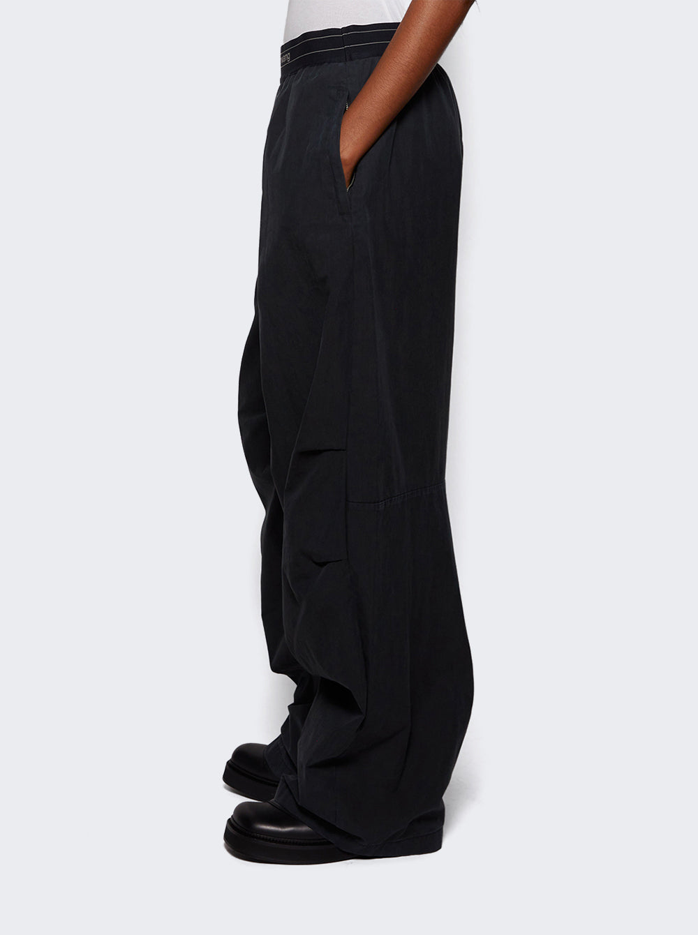 1WC4254924_Black_04.jpg