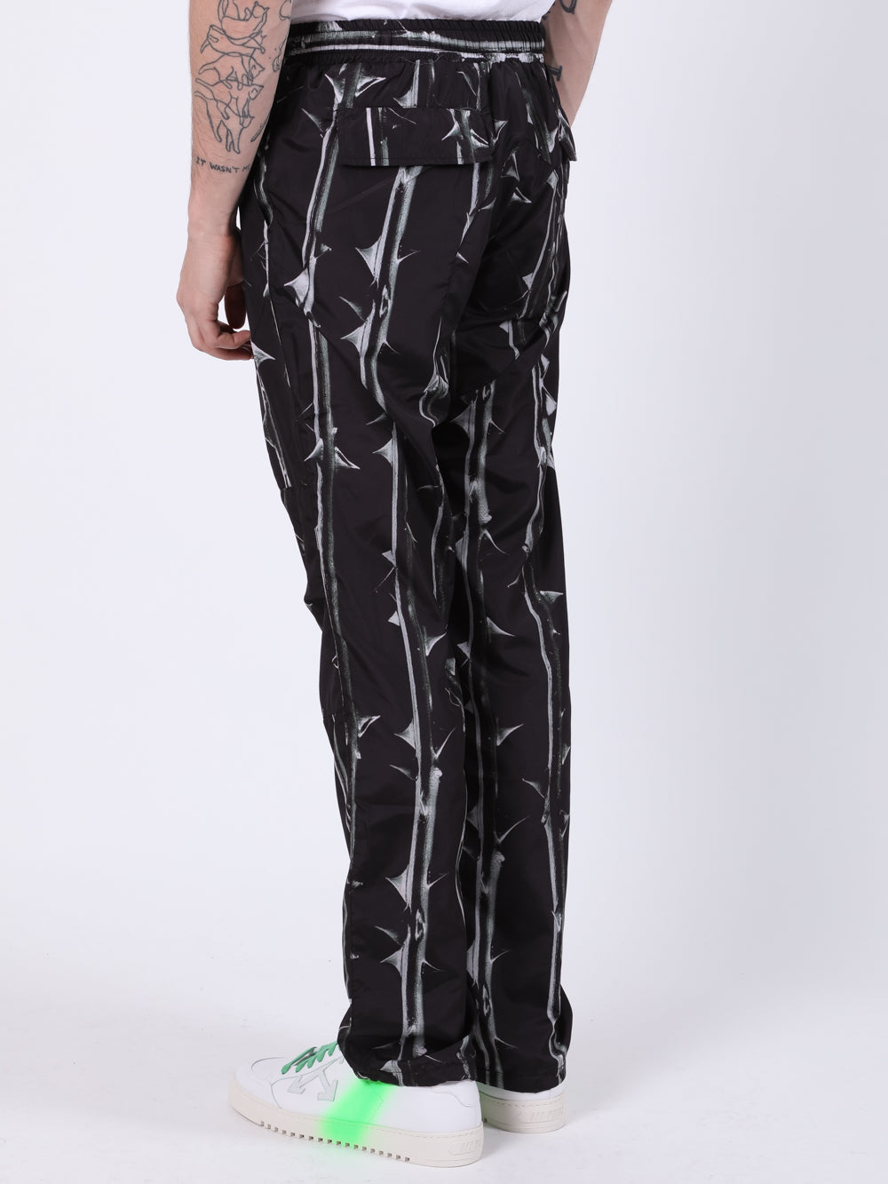P003B_Black_04.jpg
