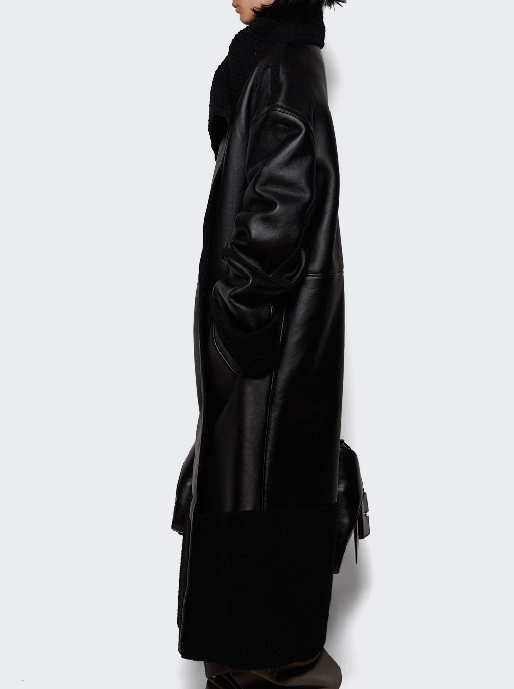 ESU-W25-13021-BL_Black_04.jpg