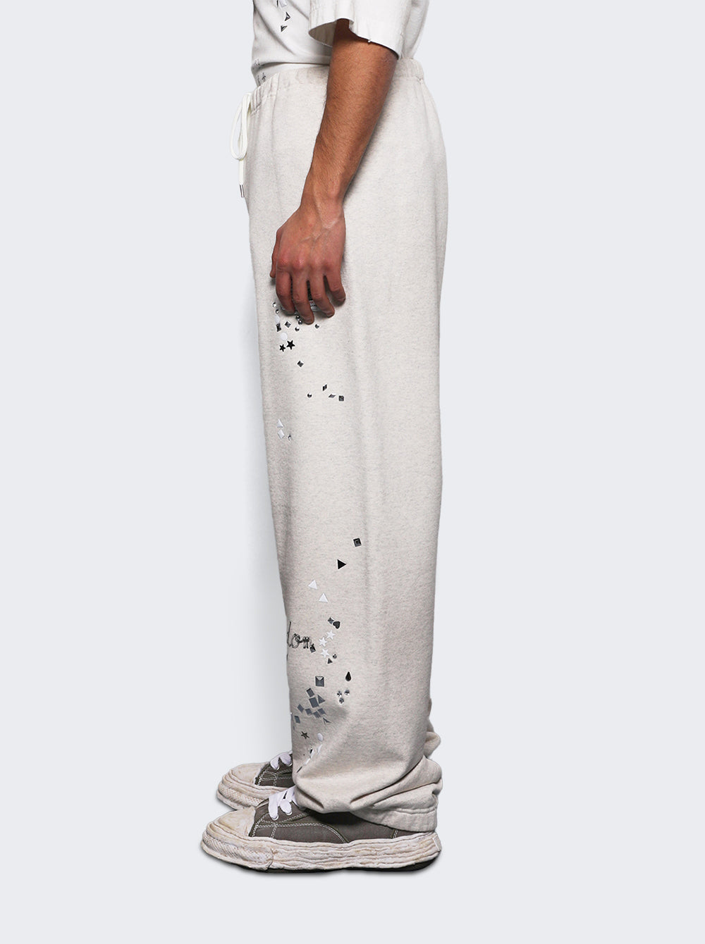 J15PT724_White_04.jpg