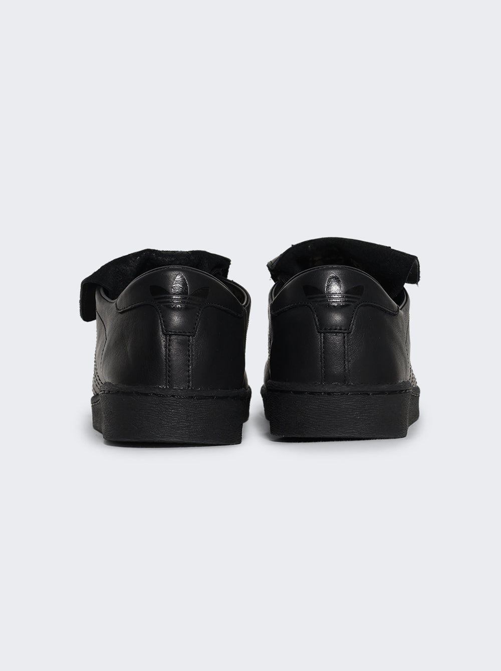 HQ4867_Black_04.jpg