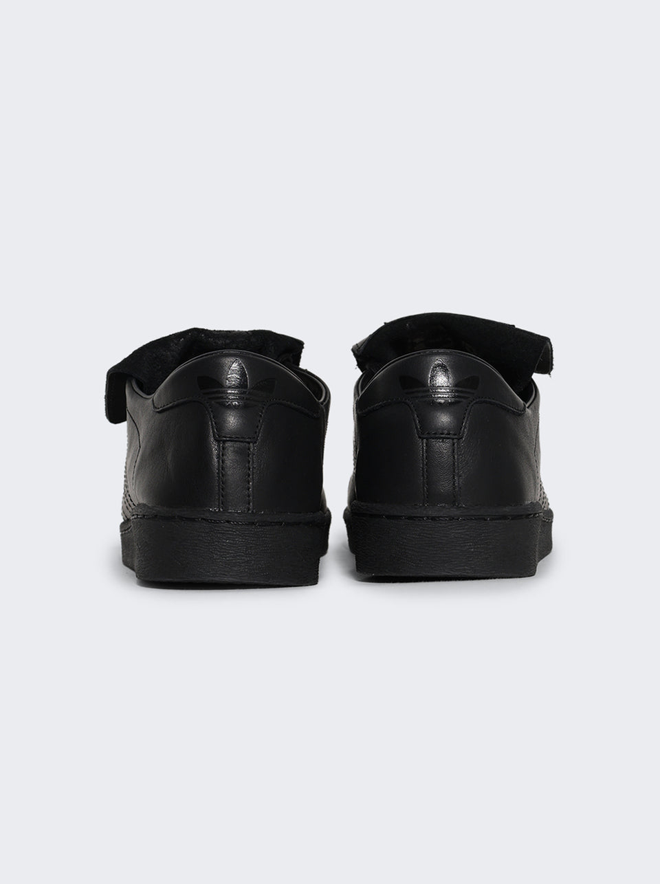 HQ4867_Black_04.jpg