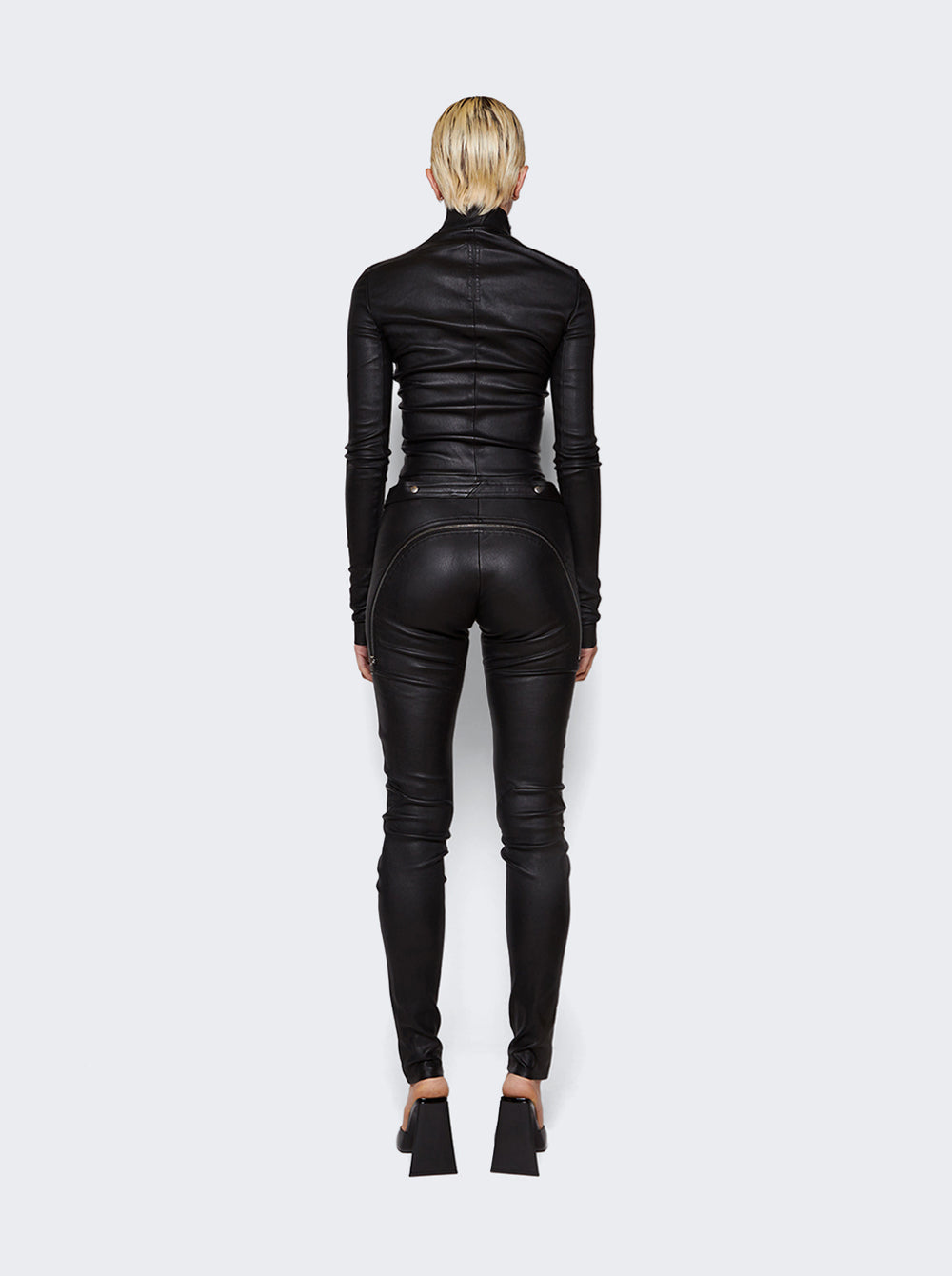 RP02C1569 LS_Black_05.jpg