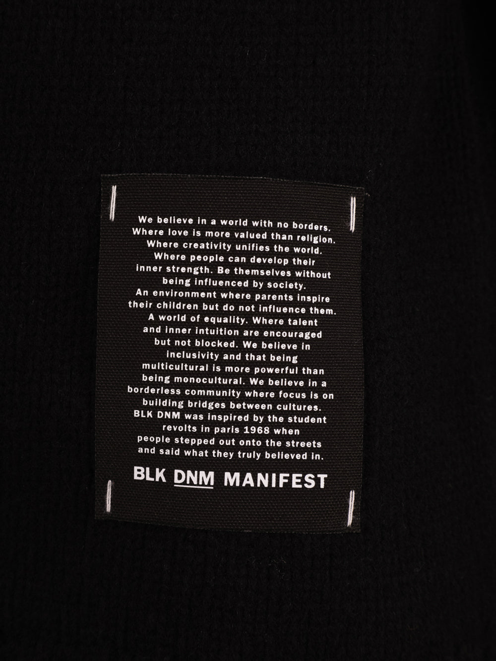 UO05W101_Black_05.jpg