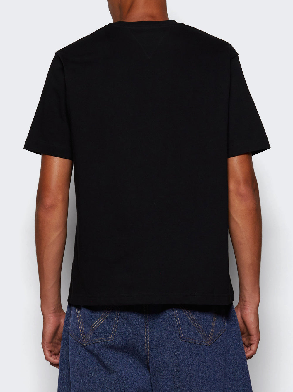 825172 V4N50_Black_05.jpg