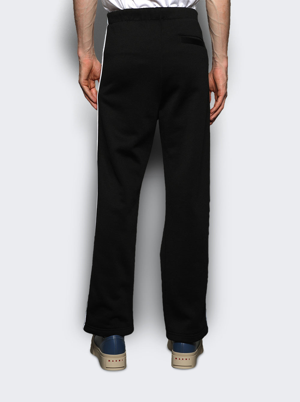 PUMU0147Q1 UTN931_Black_05.jpg