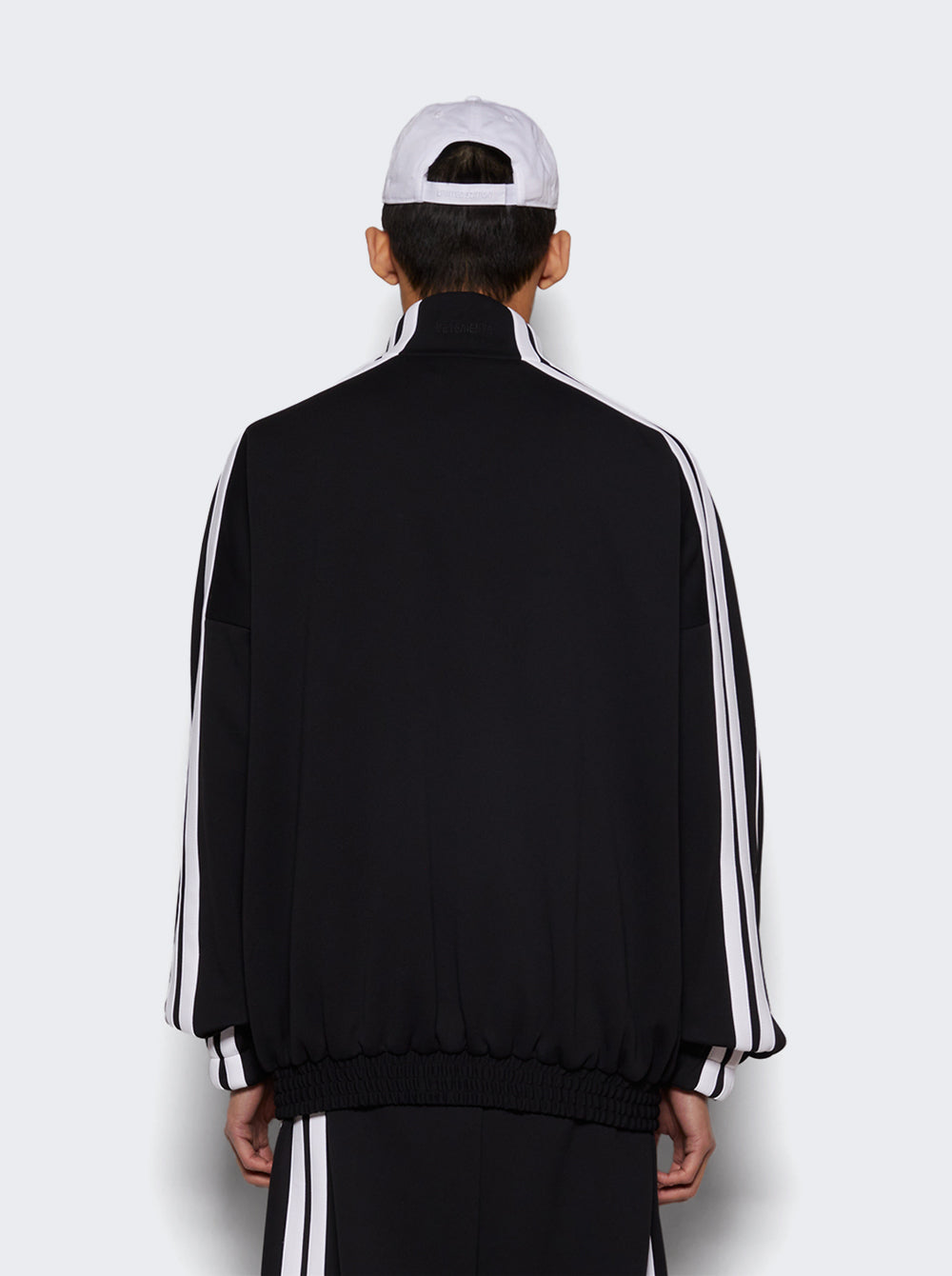 UA66JA360B_Black_05.jpg