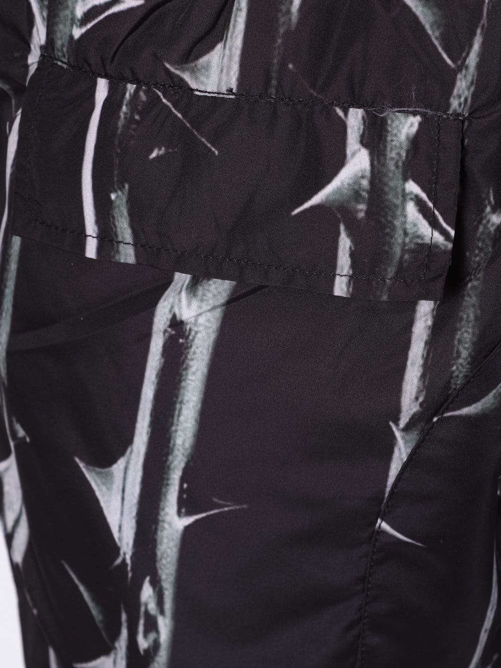 P003B_Black_05.jpg