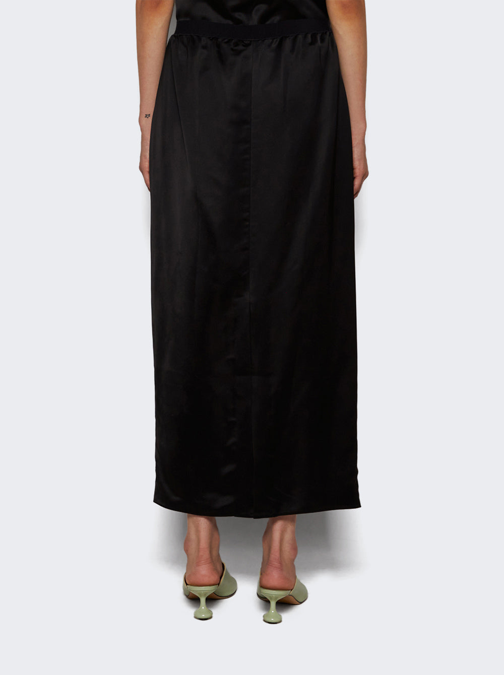 W2206R17_Black_05.jpg