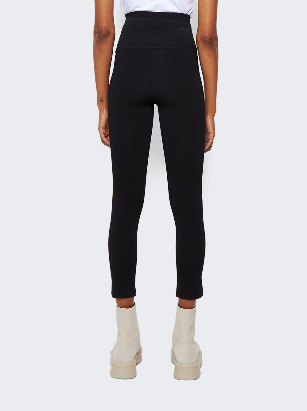 9012400 K400_Black_05.jpg