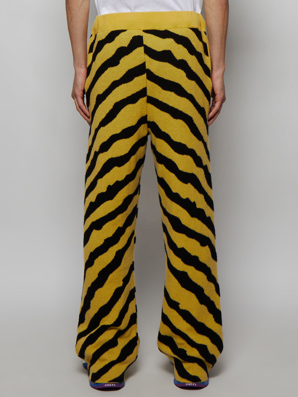 220001_Yellow_05.jpg