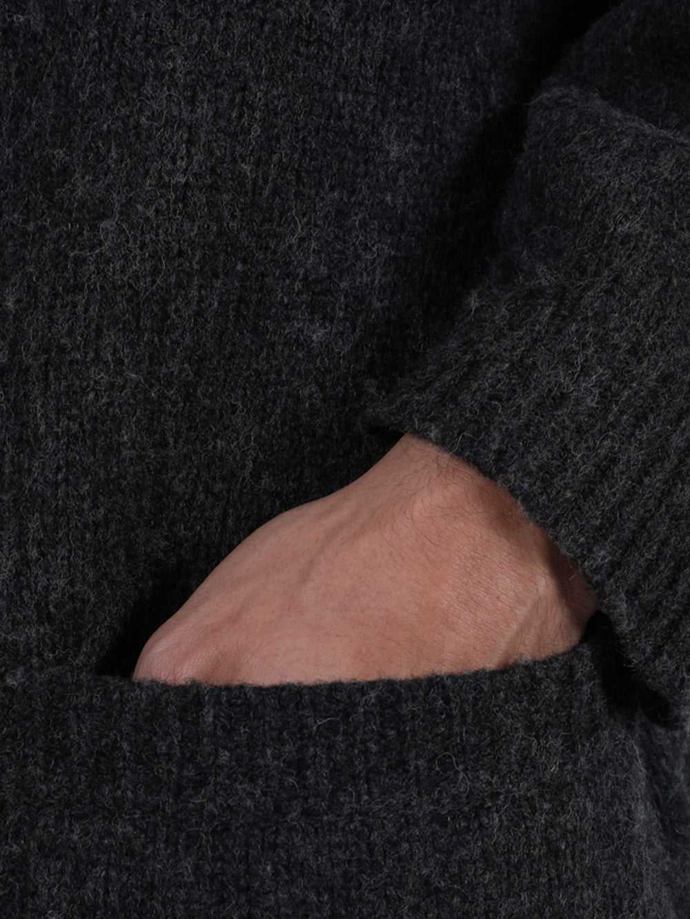 UN20W141_C_06.jpg