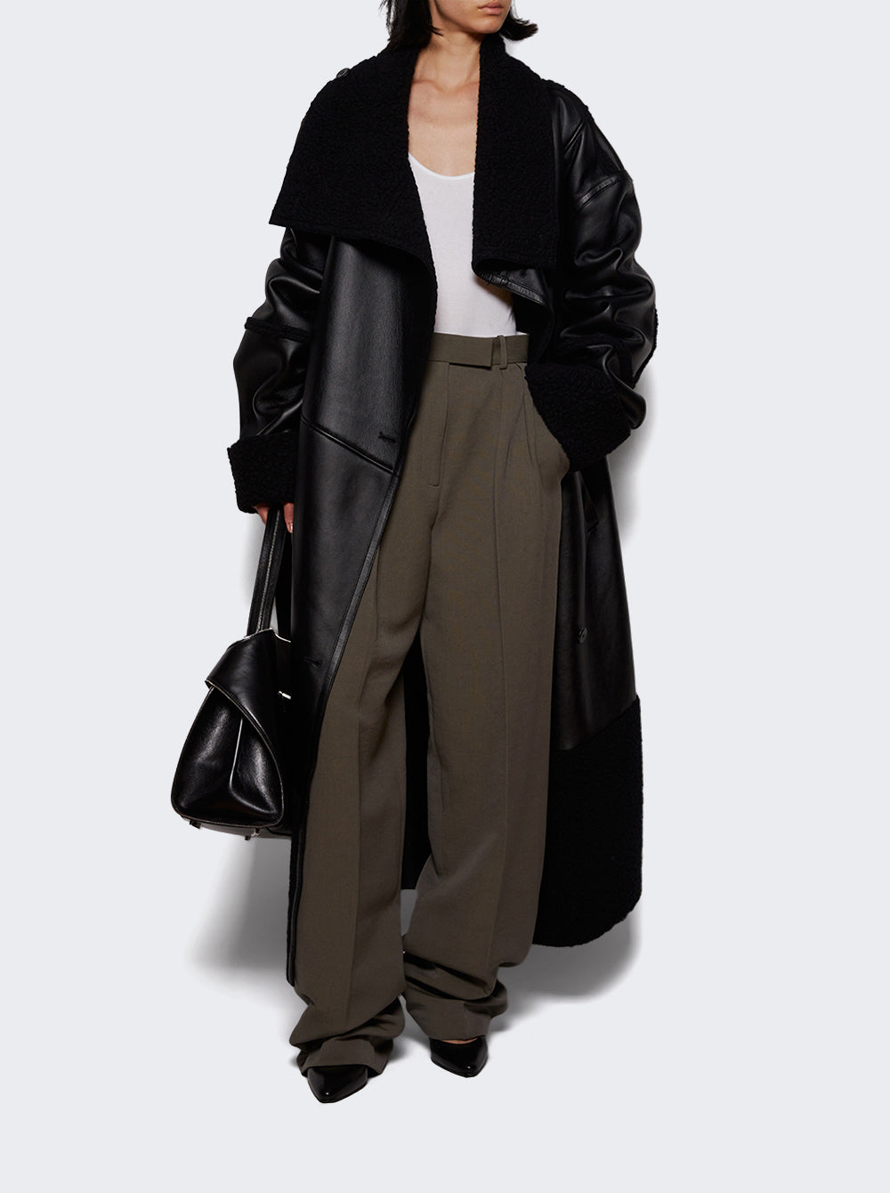 ESU-W25-13021-BL_Black_999.jpg